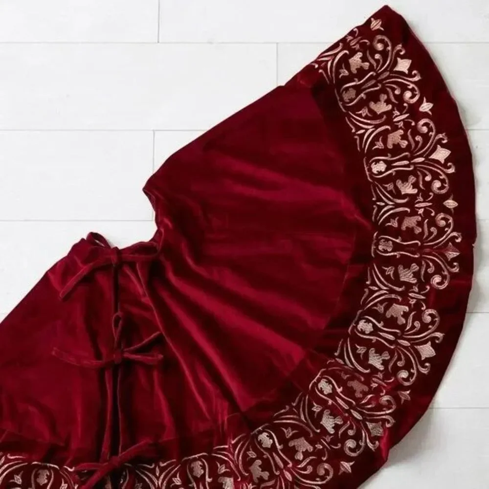 Embroidered Velvet Christmas Tree Skirt 60